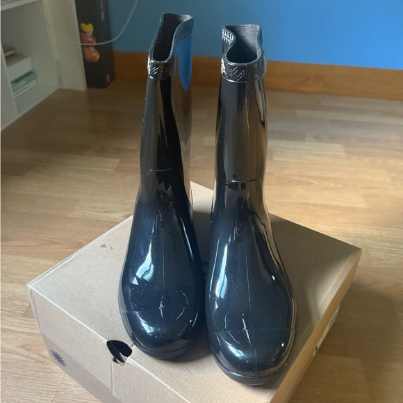UGG Black Winter Rain Boots - Picture 2 of 11